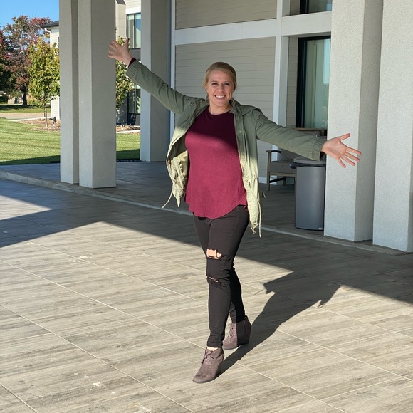 Meet your Posher, Tiffany - Picture 1 of 1